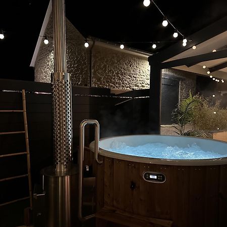 Le Lodge Spa Saint-Laurent-d'Andenay المظهر الخارجي الصورة