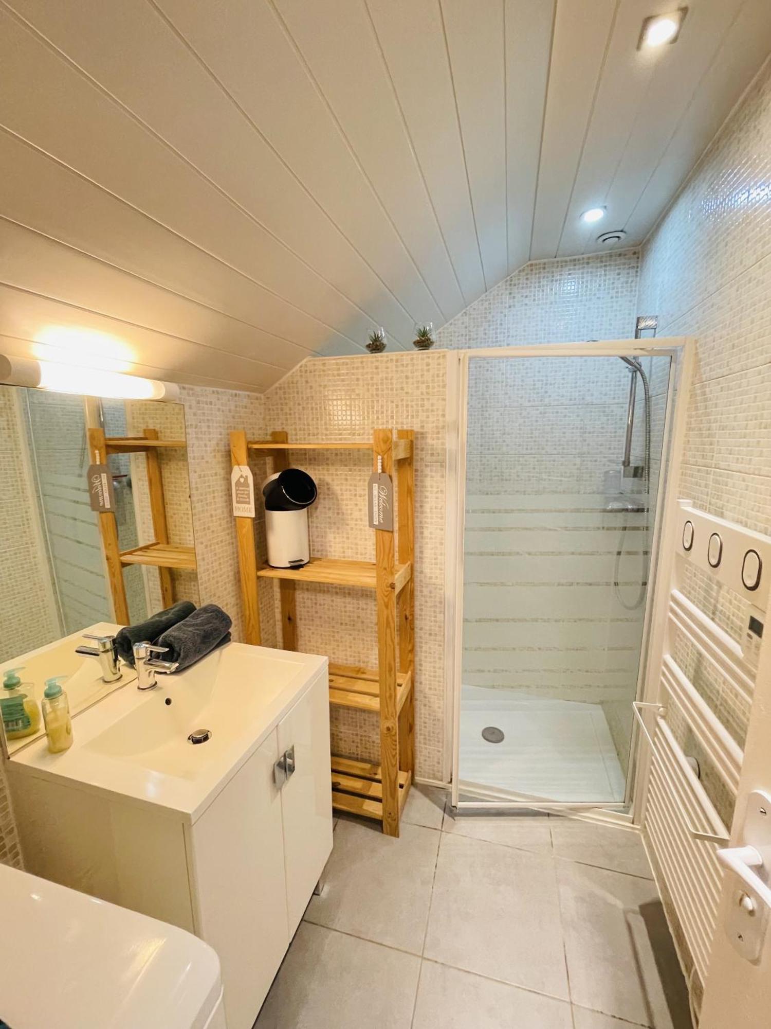 Le Lodge Spa Saint-Laurent-d'Andenay المظهر الخارجي الصورة