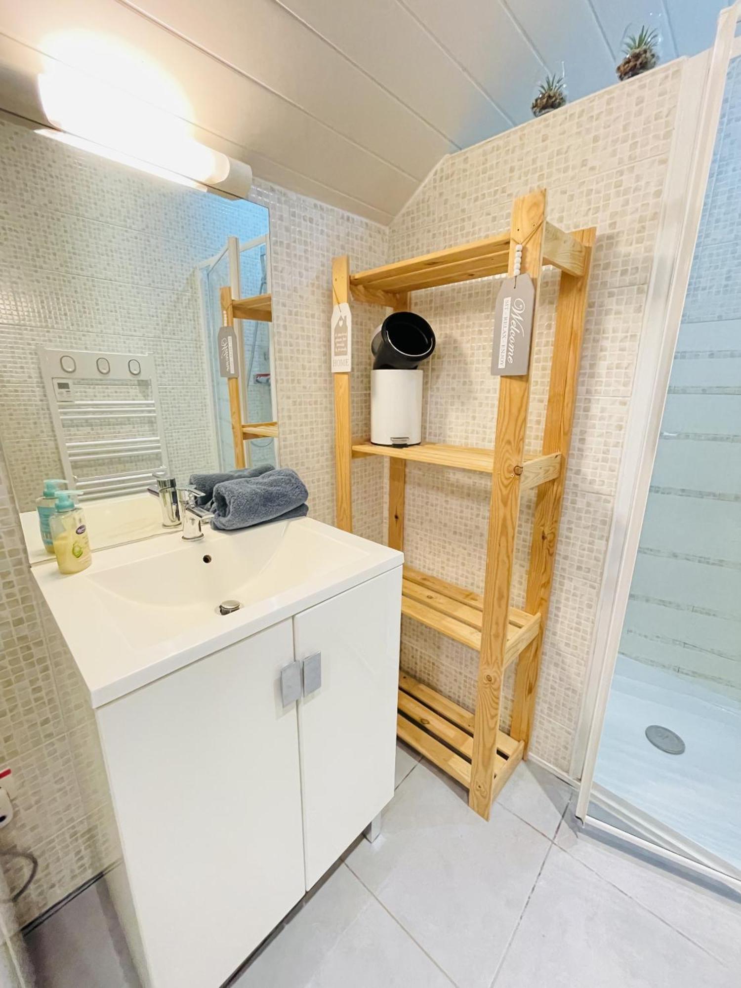 Le Lodge Spa Saint-Laurent-d'Andenay المظهر الخارجي الصورة