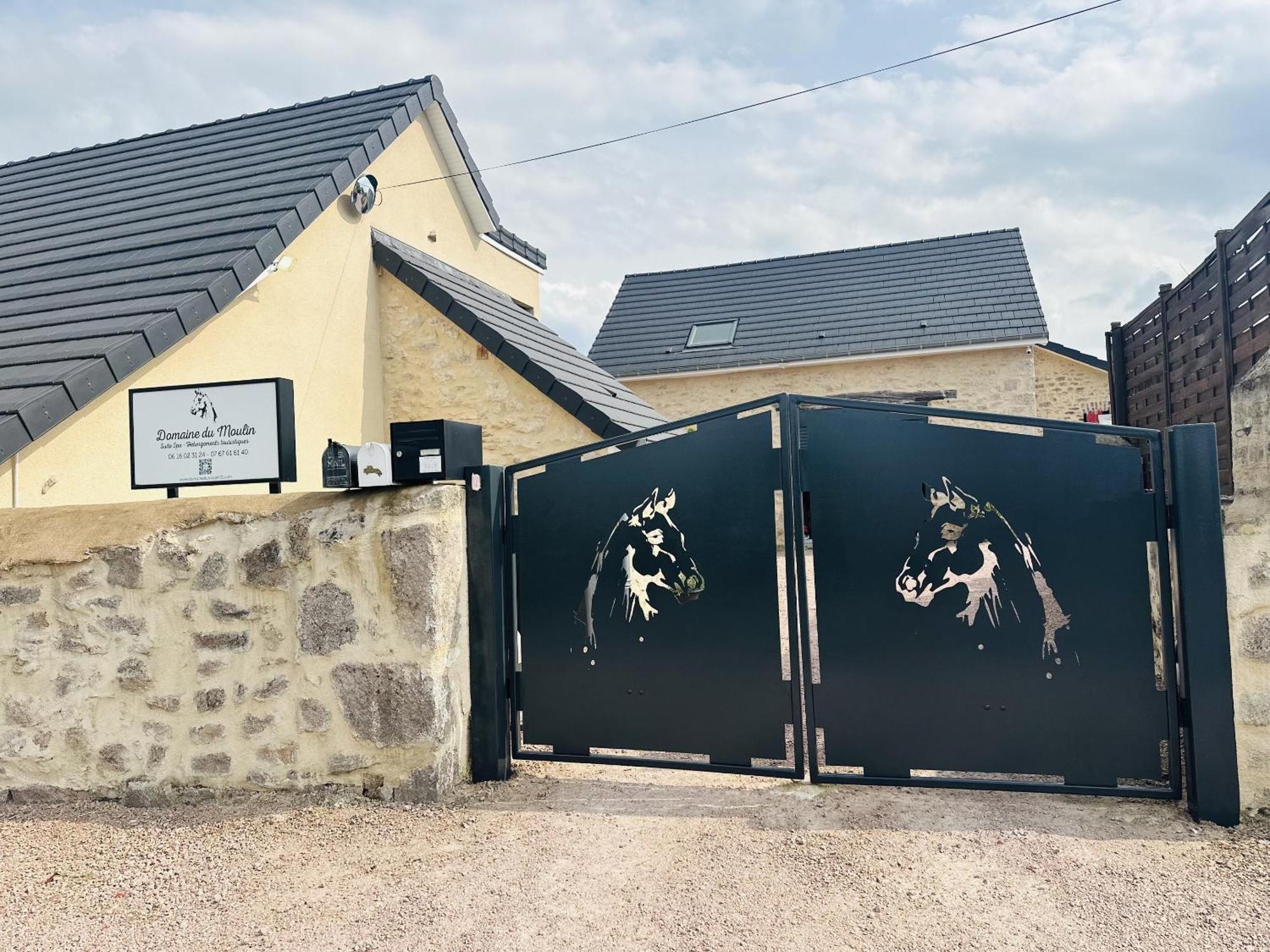 Le Lodge Spa Saint-Laurent-d'Andenay المظهر الخارجي الصورة