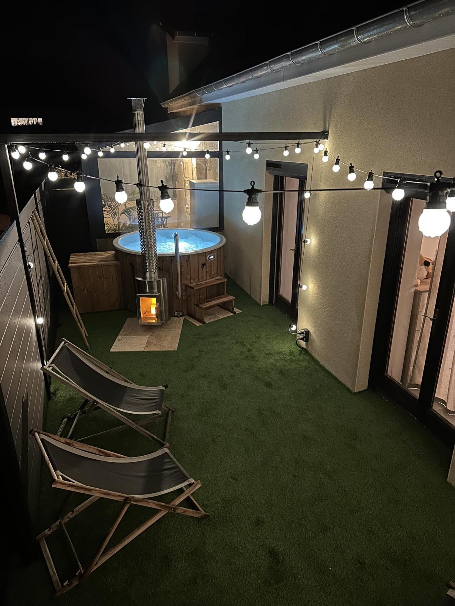 Le Lodge Spa Saint-Laurent-d'Andenay المظهر الخارجي الصورة